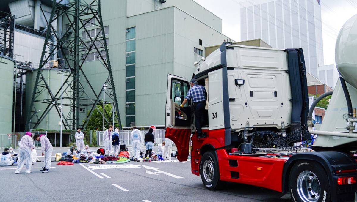 Climate protesters block entrance to German coal plant