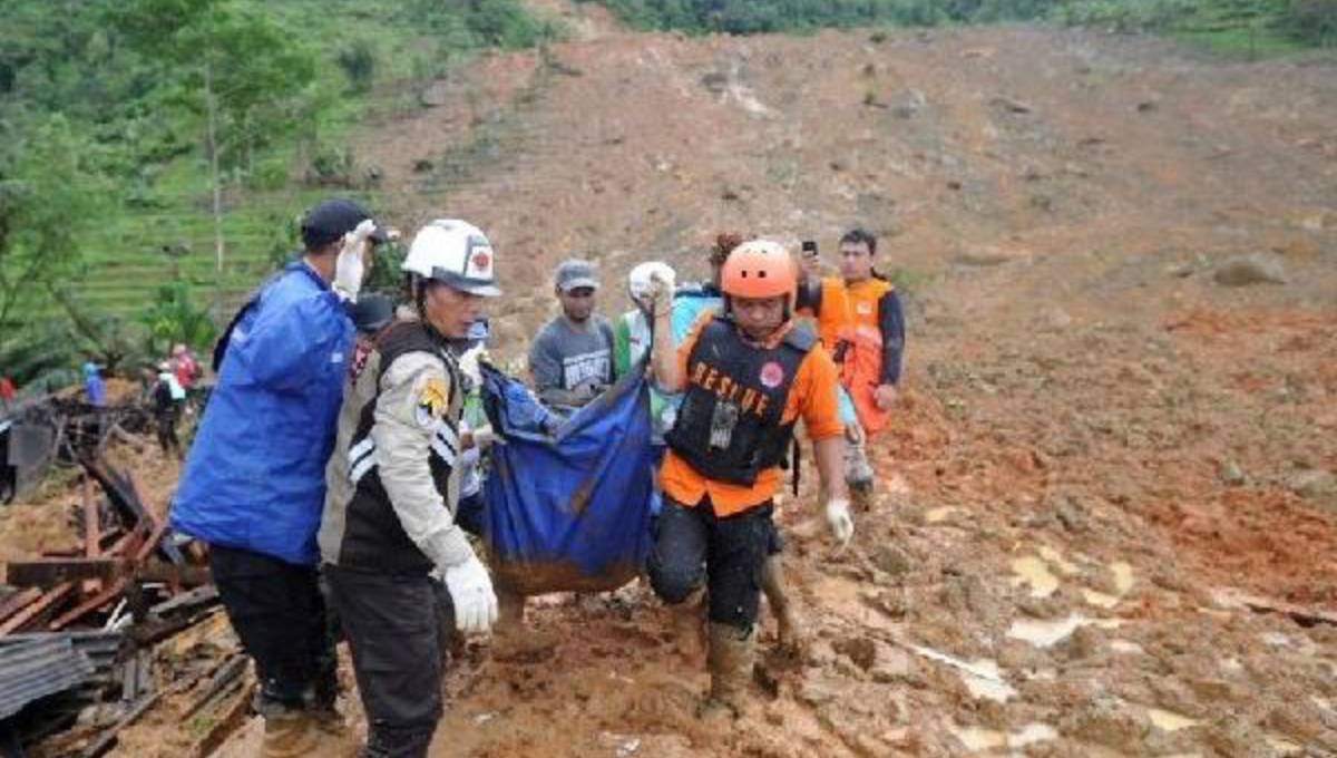 Dozens buried by landslide at unlicensed Indonesia gold mine