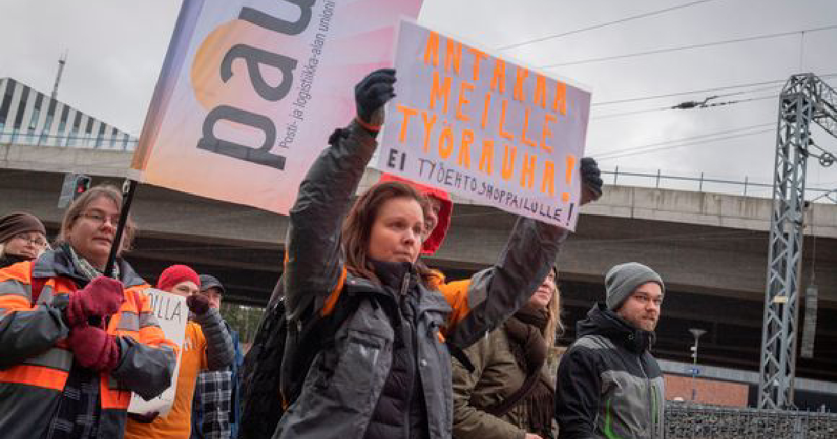 Finnish postal workers end twoweek strike after deal on pay