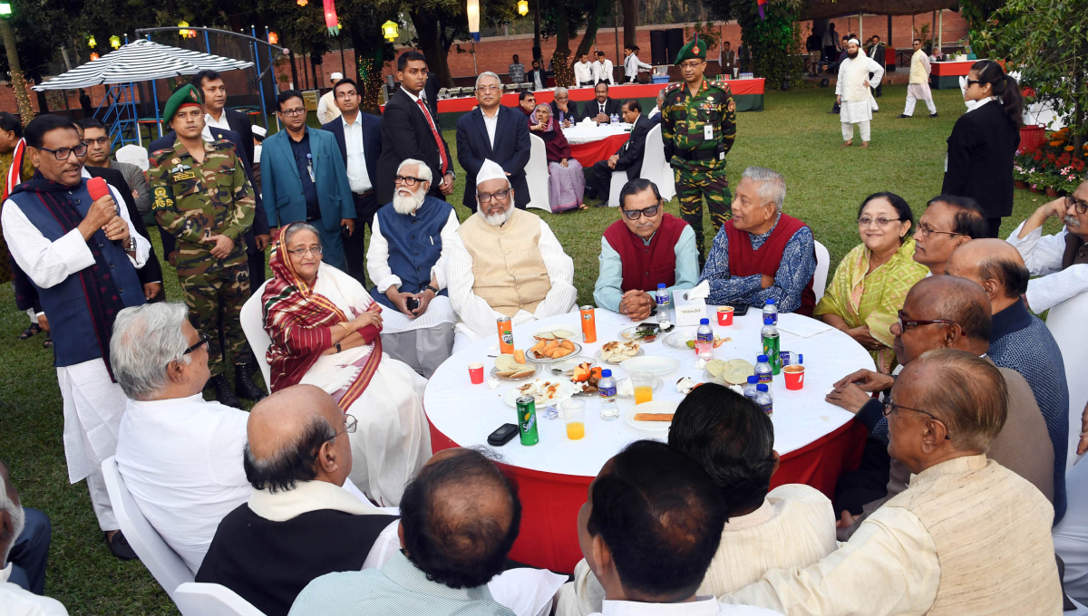 Political leaders join PM’s tea party at Ganobhaban