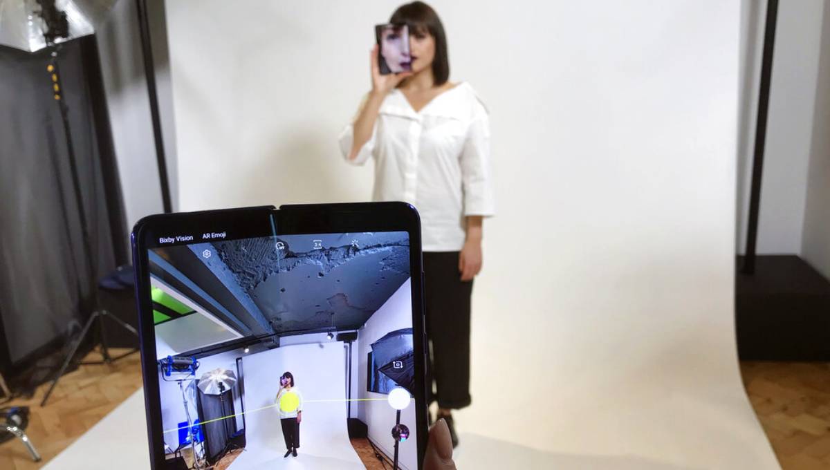 Samsung folding phone to launch after screen problem delay