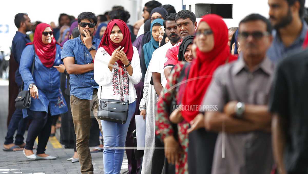 Maldives voters flock to polls despite political turmoil