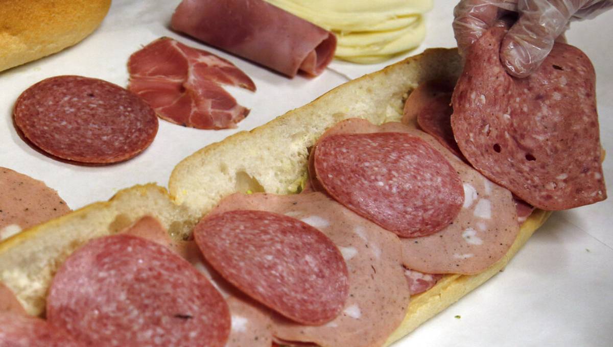 How risky is eating red meat? New papers provoke controversy