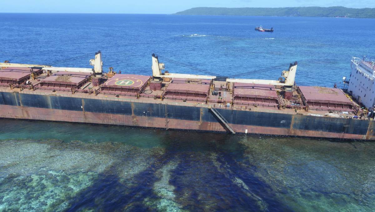 Grounded ship leaks 80 tons of oil near Pacific UNESCO site