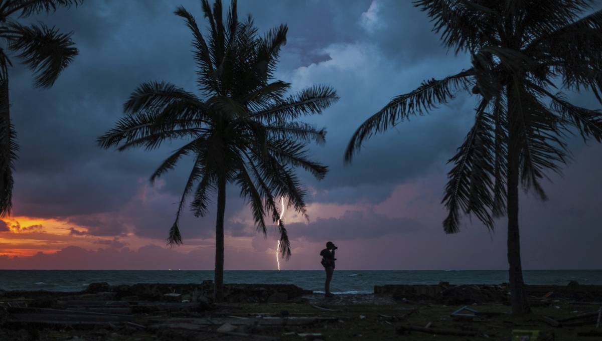 Indonesian asked to avoid coast near erupting volcano