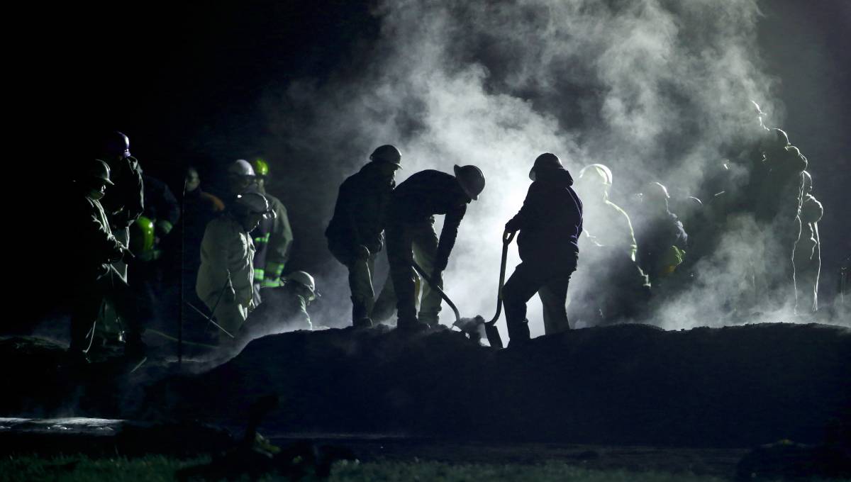 Mexican pipeline explosion kills 73, leaves nightmare of ash