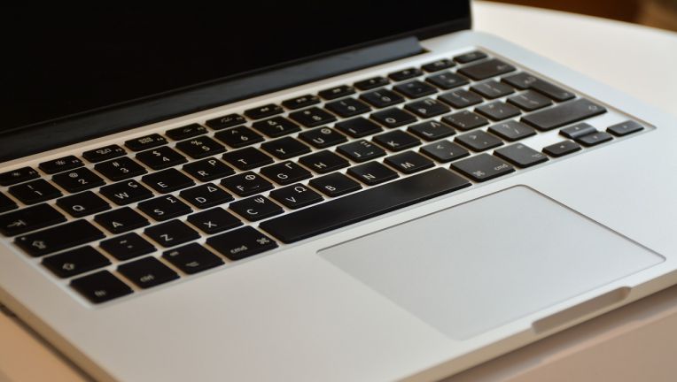 Some Apple laptops banned from airline flights for fire risk