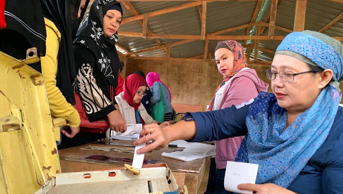 Filipino Muslims vote on autonomy after long peace effort