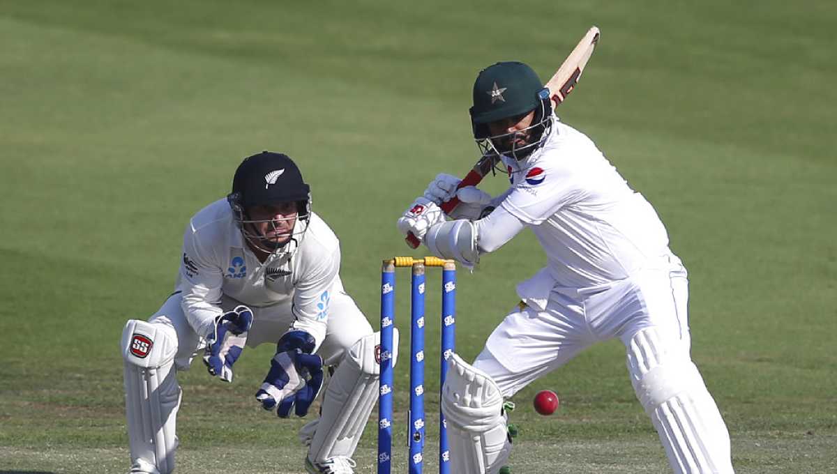 Azhar's ton powers Pakistan to 224-3 to trail NZ by 50 runs