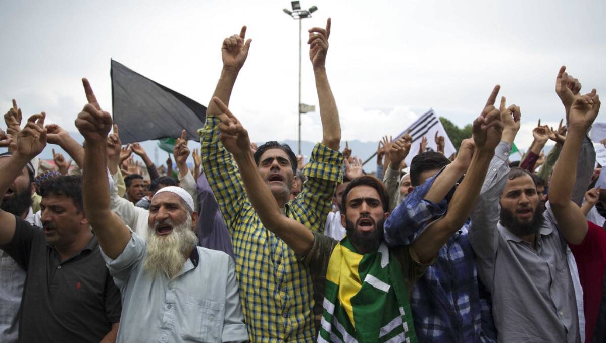 Hundreds defy restrictions, join protests in Kashmir