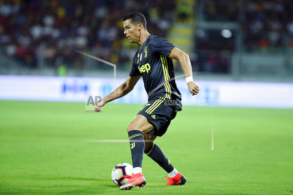 Ronaldo recovers from red card misery to help Juve win 2-0