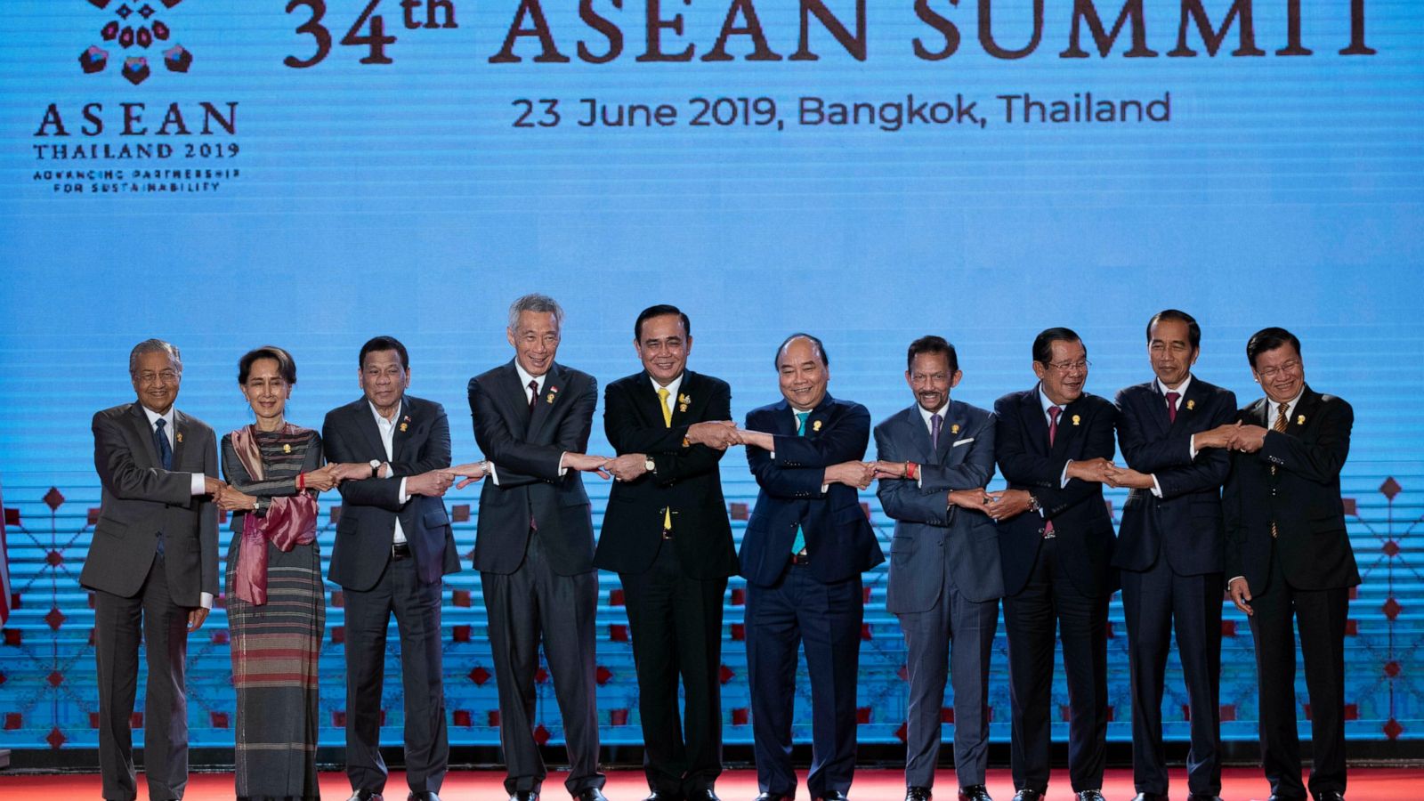 ASEAN leaders call for restraint amid sea row, US-China rift