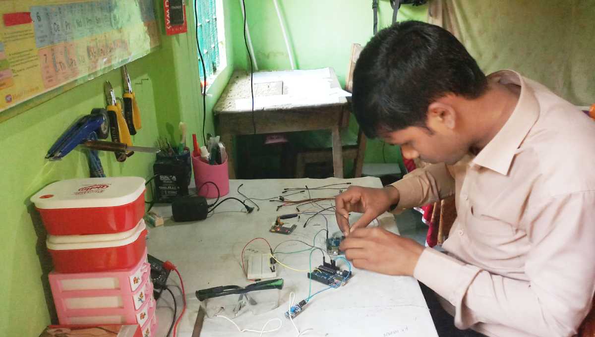 Kurigram boy invents device to curb dangerous driving