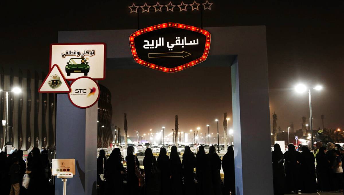 Saudi changes allow women to travel without male consent