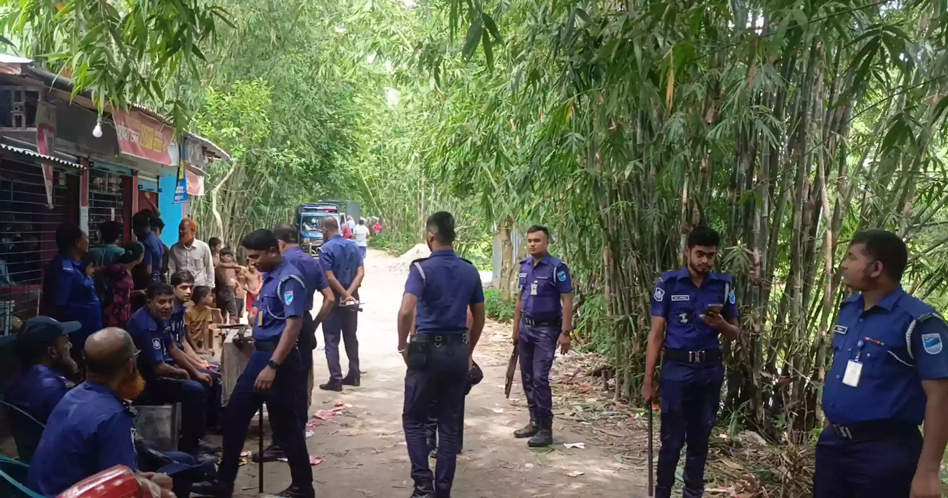 20 injured in clash over carrom game in Faridpur