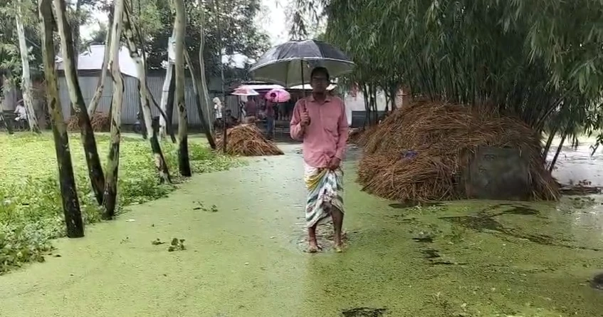 Teesta inundates low-lying areas in northern districts; 14,000 families marooned
