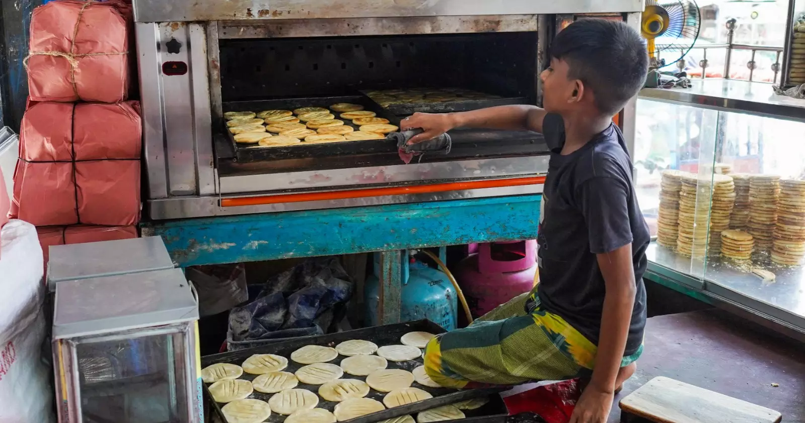300 years of Bakarkhani: Is modern technology changing its traditional taste?