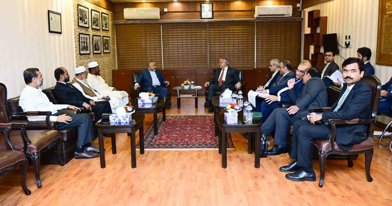 Jamaat delegation meets Pakistan foreign minister at high commission
