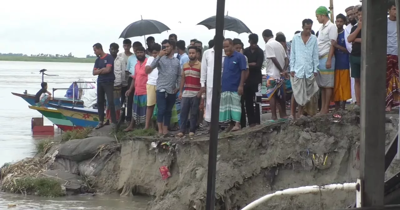 Erosion threat looms over historic Munshiganj Market
