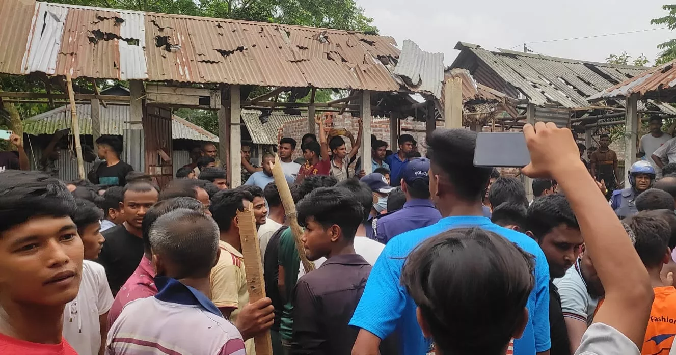 SP, OC among 20 injured as violence erupts over 'killing of child after rape' in Lalmonirhat