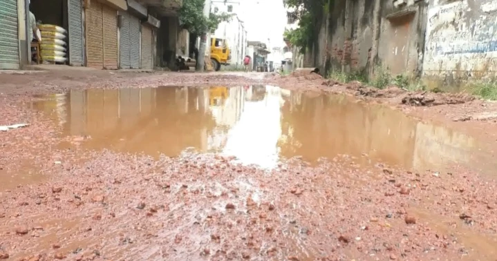 Poor roads, waterlogging add to Naogaon residents’ woes