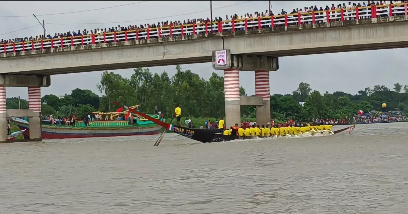 Traditional boat race held on Kaliganga in Manikganj
