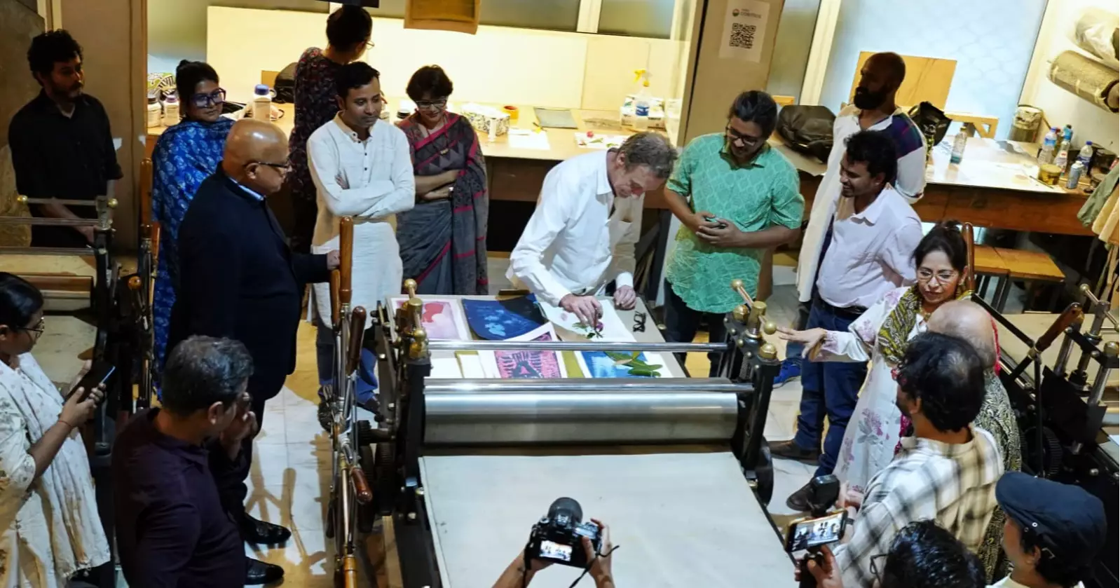 Gallery Cosmos workshop on Cyanotype and Gum Bichromate concludes