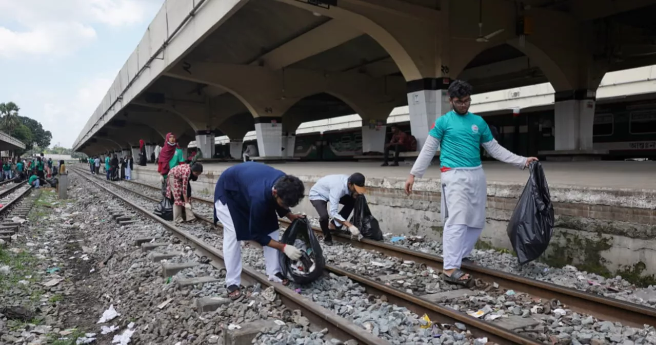 Young volunteers clean up waste from Kamalapur railway track