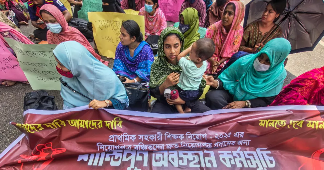 Uncertainty over appointment letters: Recommended govt primary teachers stage sit-in at Shahbagh