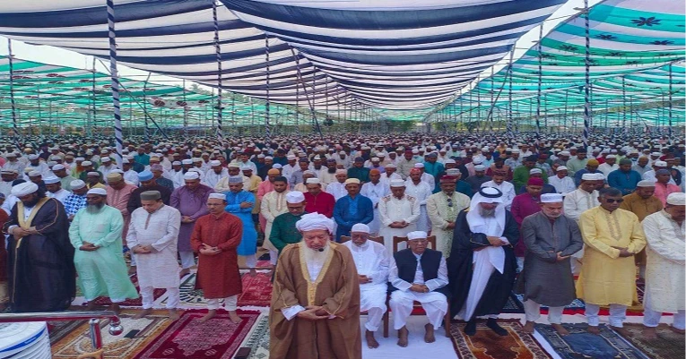 Bangladeshi Muslims celebrate Eid al-Fitr with religious fervour and joy