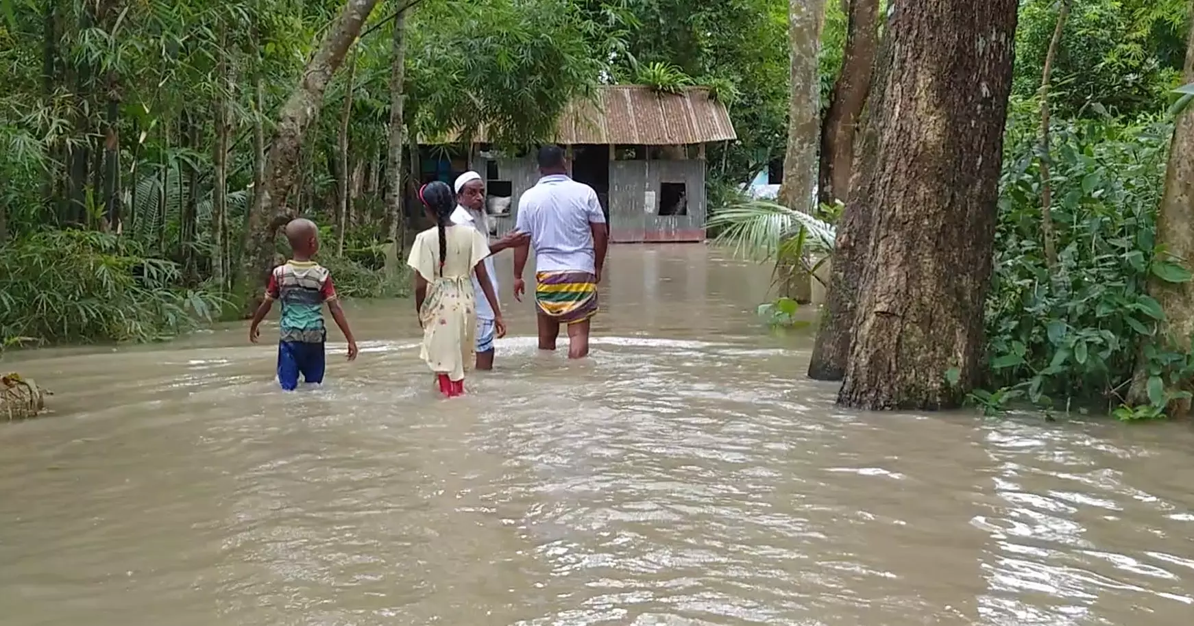 Coastal areas in Chandpur flooded as Meghna swells; fish farmers hit hard