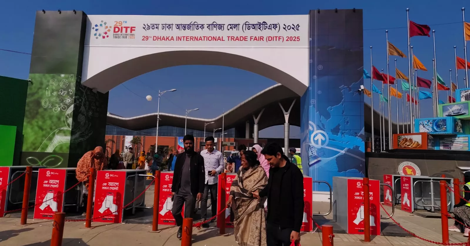 Dhaka Int’l Trade Fair: Families flock to Purbachal venue despite distance