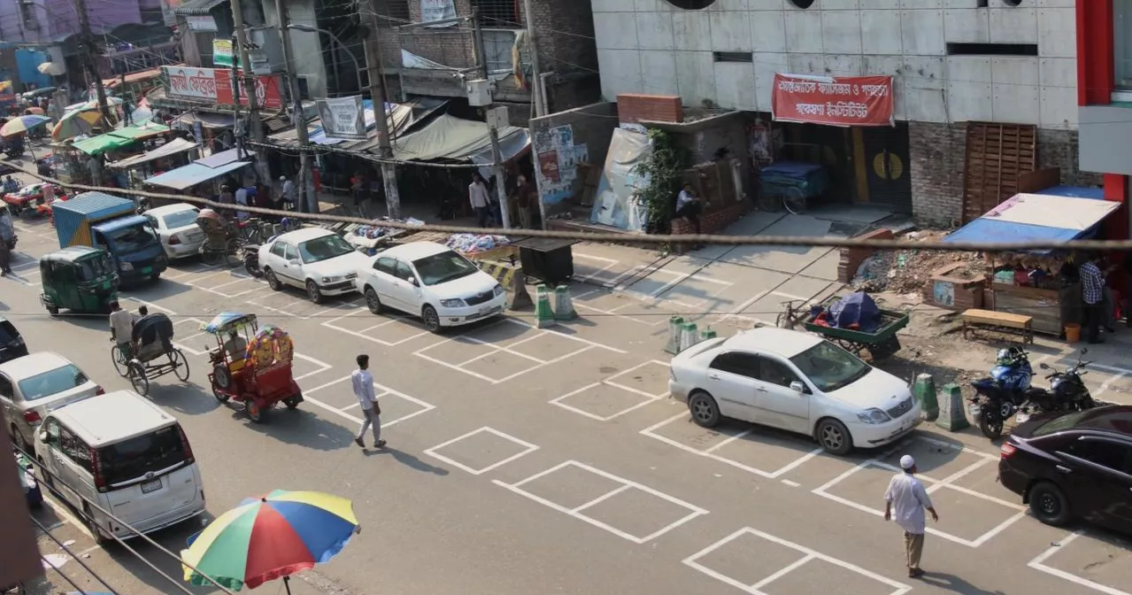 Evicted hawkers’ spots in Gulistan now occupied by cars