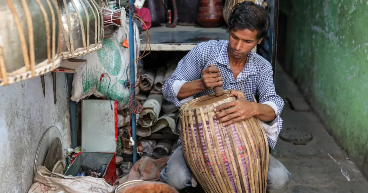 Old Dhaka markets bustle with shoppers ahead of Durga Puja