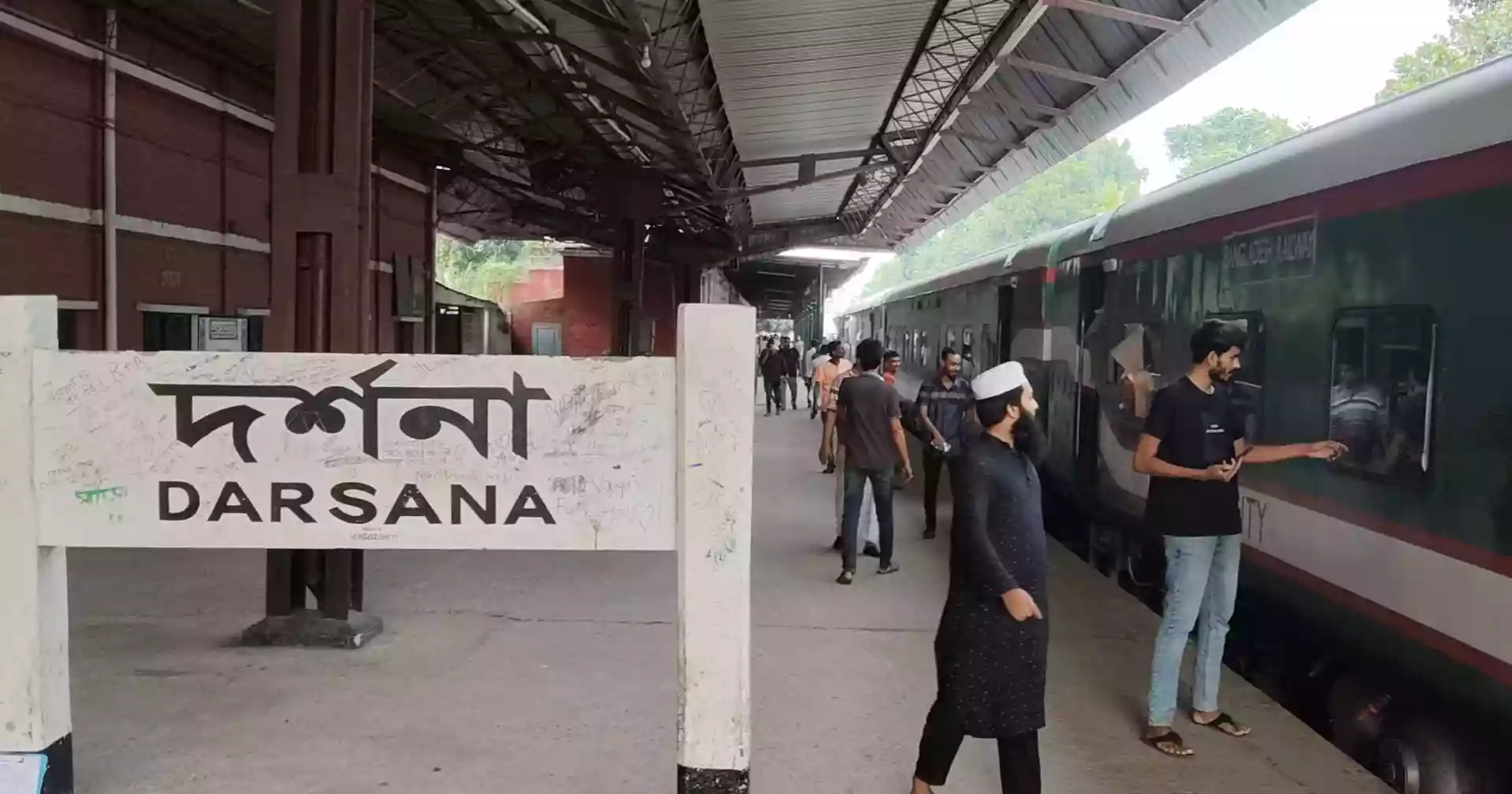 18 Indian-made railway coaches reach Darshana