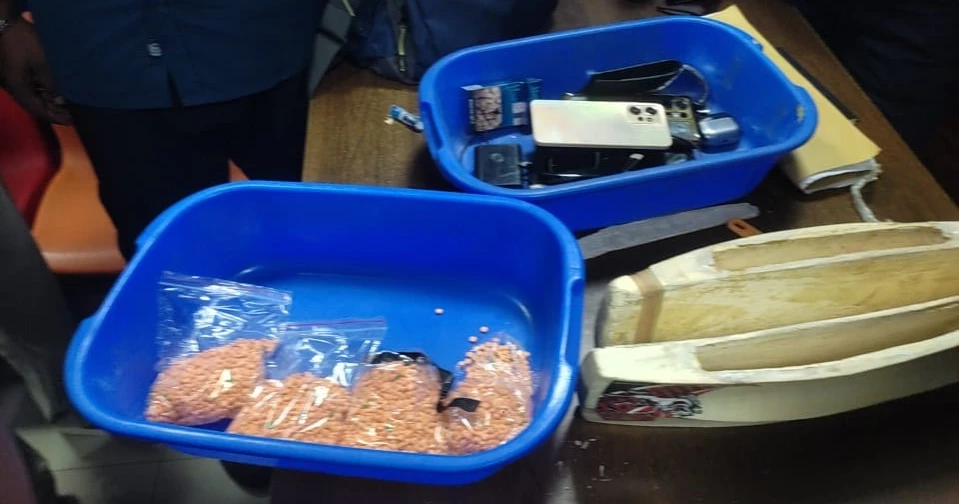 Yaba hidden in cricket bats! 2 held at Cox’s Bazar Airport