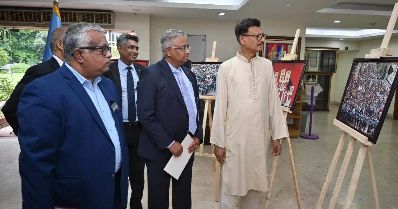 July Martyrs: Foreign Adviser opens month-long photography and graffiti show