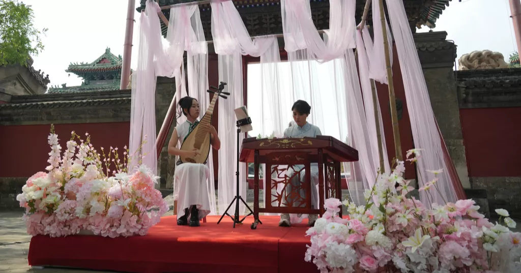 Chinese Valentine's Day rooted in legend, tradition beyond romance
