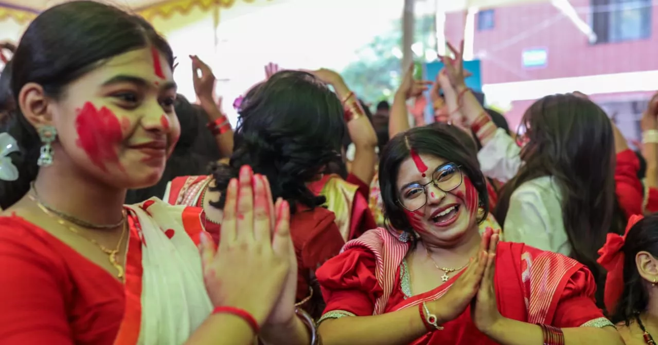 Sindur, dance and music mark Bijoya Dashami in Dhaka