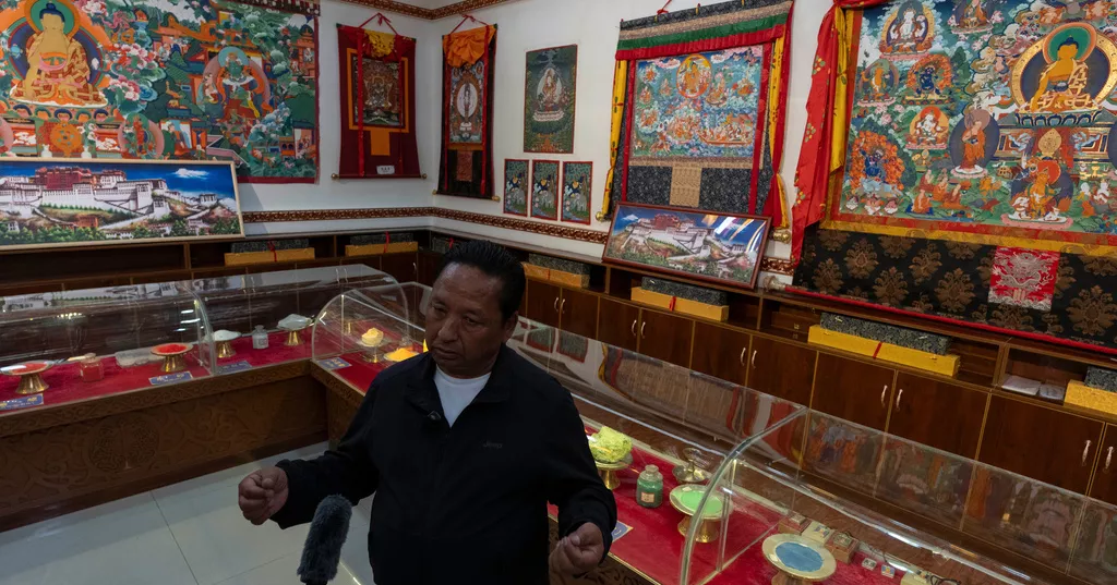 Tibetan cooperative keeps centuries-old weaving tradition alive