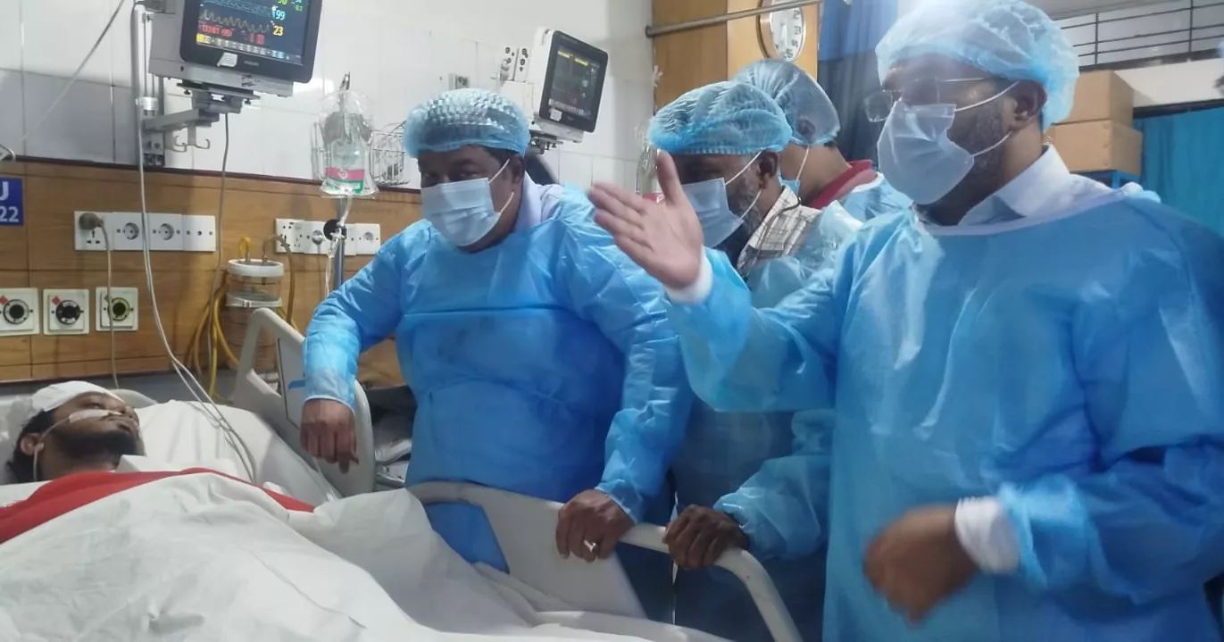 ZRF delegation visits injured doctor at DMCH on directives of PM Tarique, Dr Zubaida 