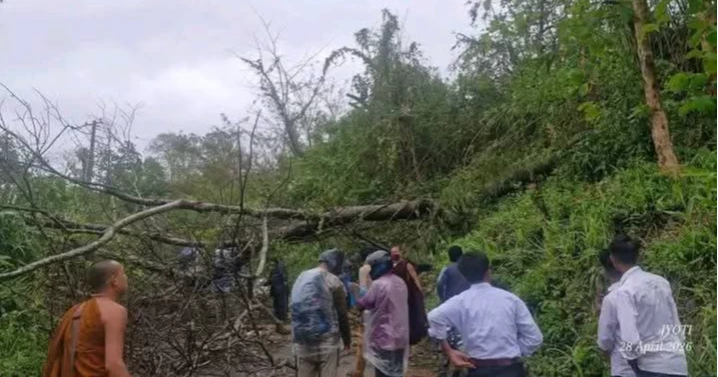 Nor’wester lashes Khagrachhari; road links to Dhaka, Chattogram cut off