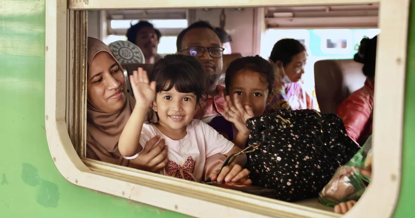 The Tracks of Longing: A Story of Homecoming and Sacrifice at Kamalapur