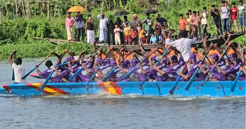 Boat race returns to Titas in Brahmanbaria after two-year hiatus