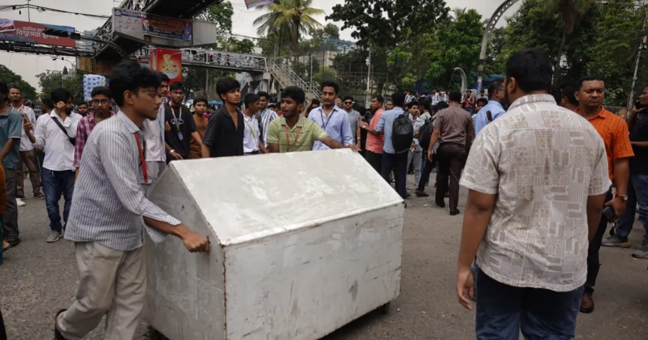 HSC examinees block roads in Dhaka, demand suspension of exams amid floods