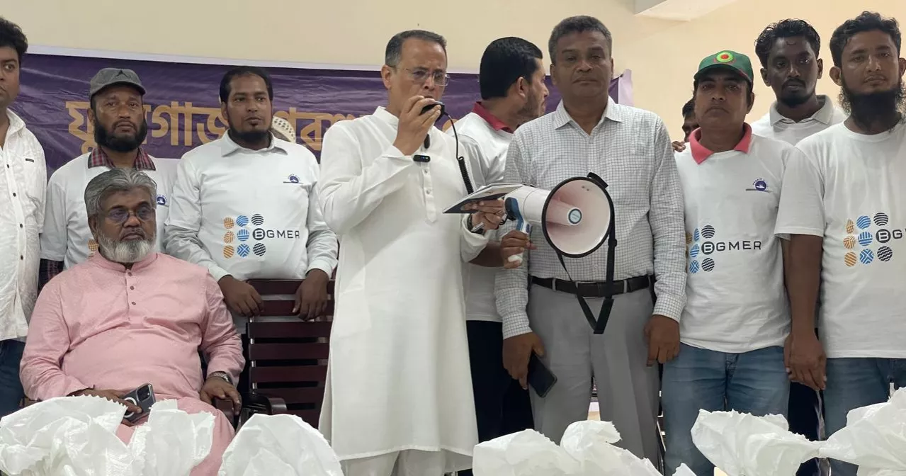 BGMEA distributes relief among flood victims in Feni