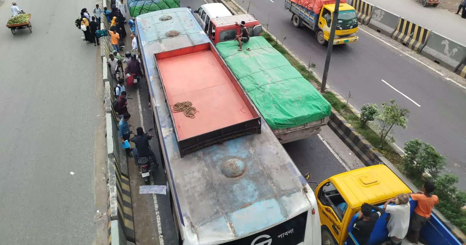 Eid travellers face gridlock, higher fares on Dhaka-Aricha highway