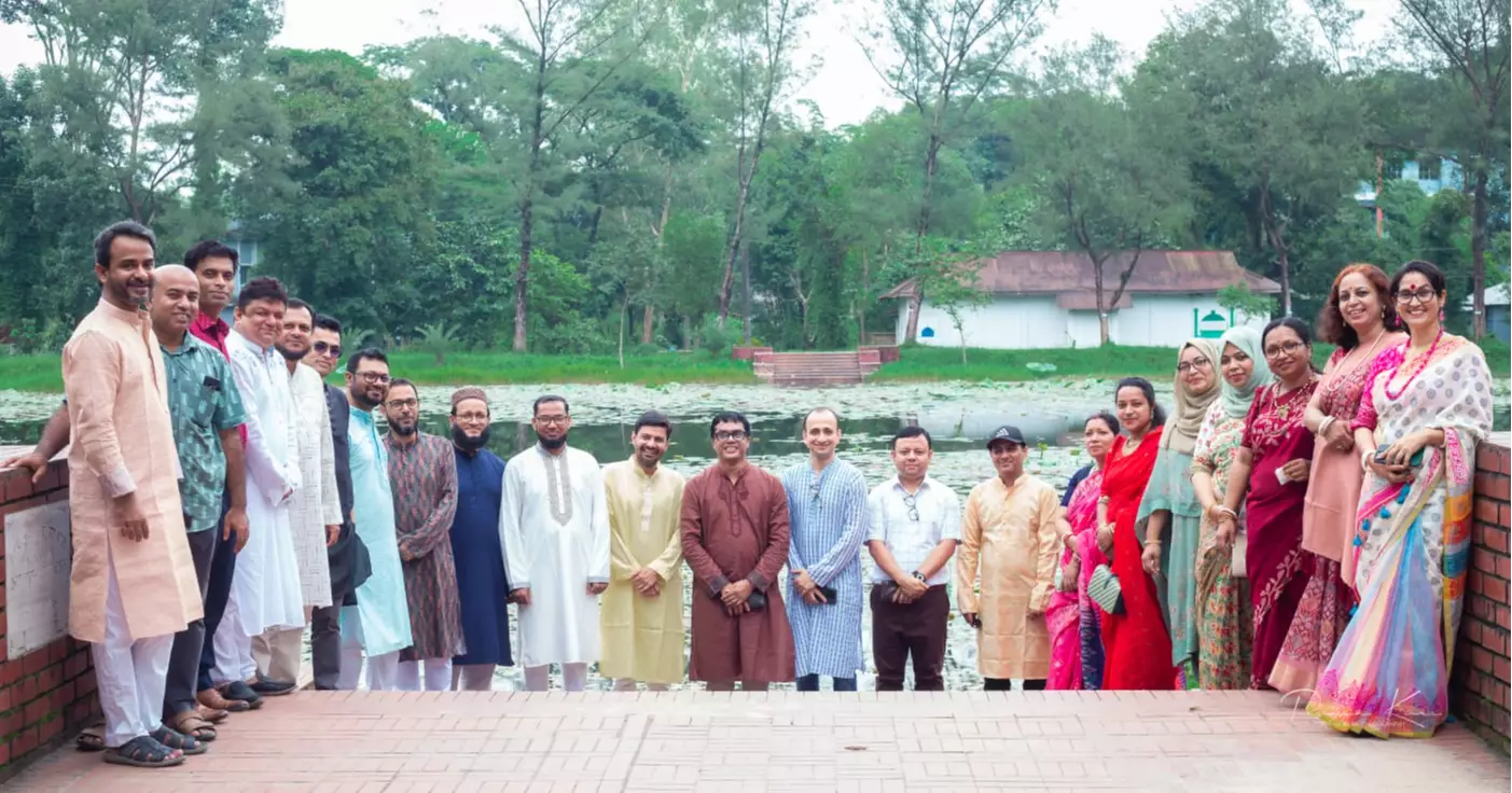 MC College English Dept alumni reunite after two decades