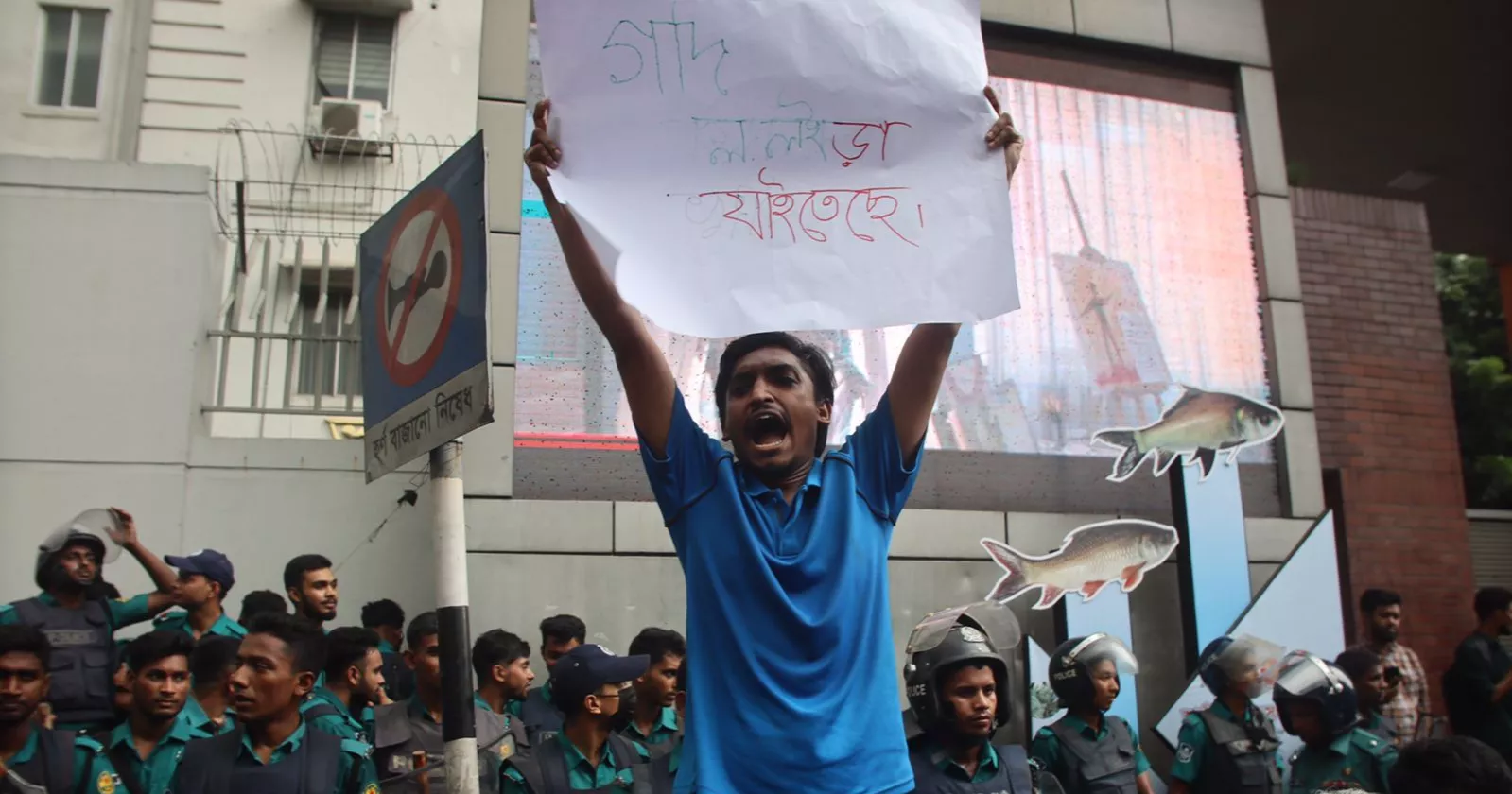 Students dispersed from Secretariat, now assembling in Stadium Market area