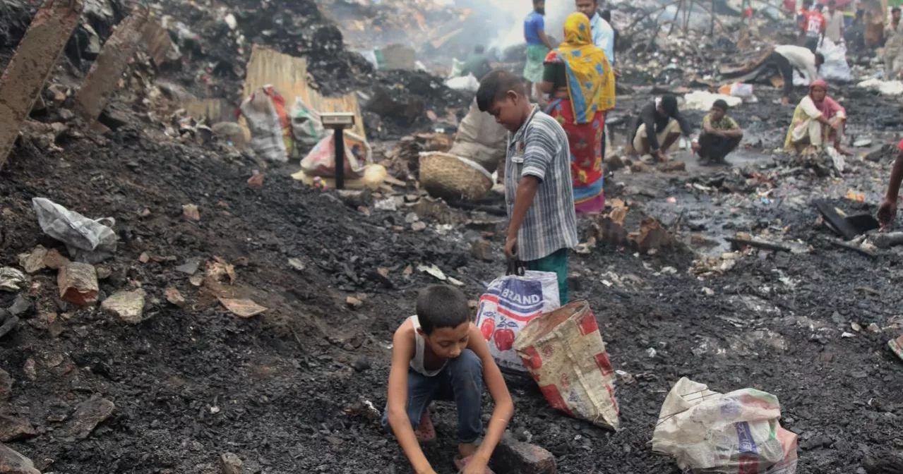 Day after blaze, Kalshi slum residents cling to what little remains